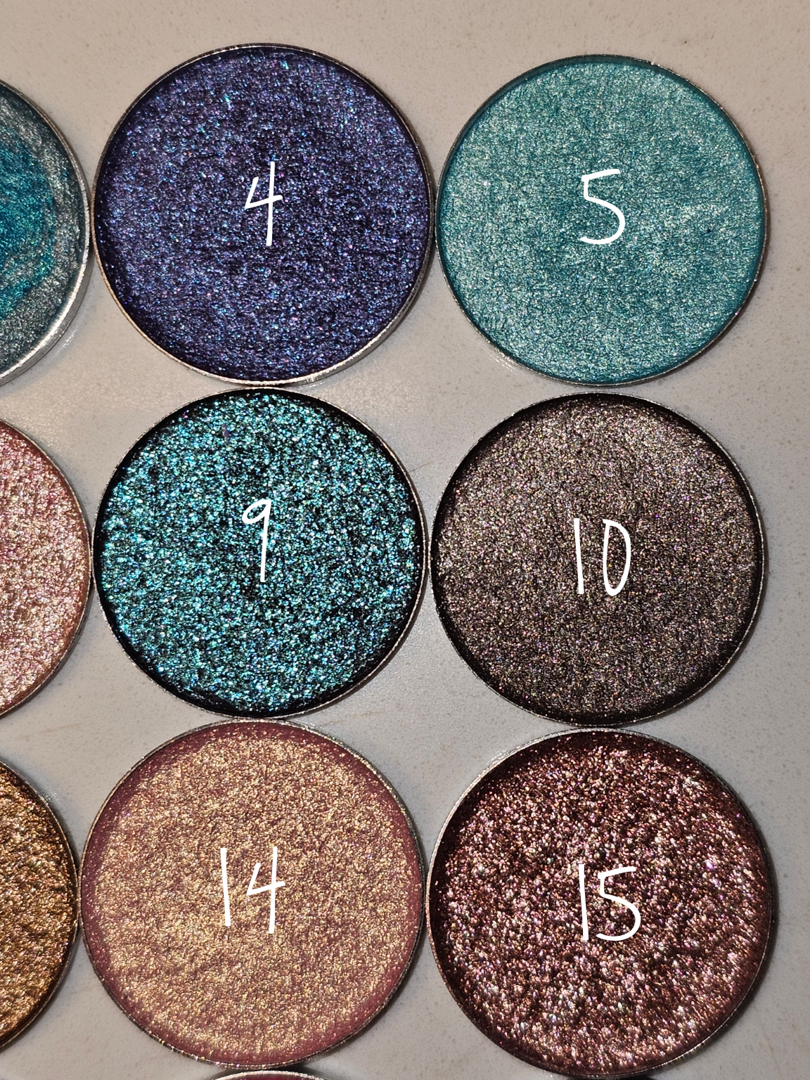 Pressed eyeshadow singles