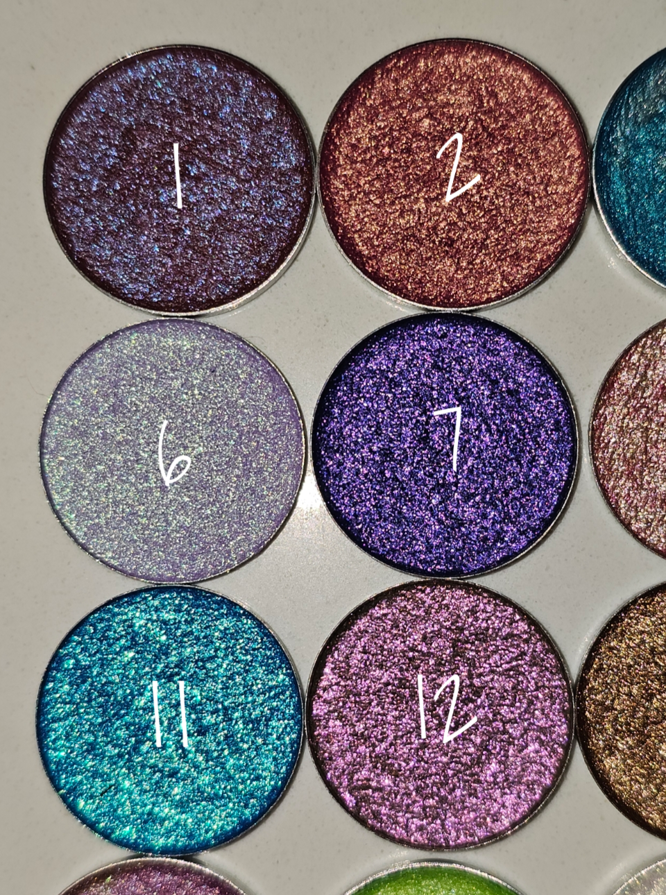 Pressed eyeshadow singles