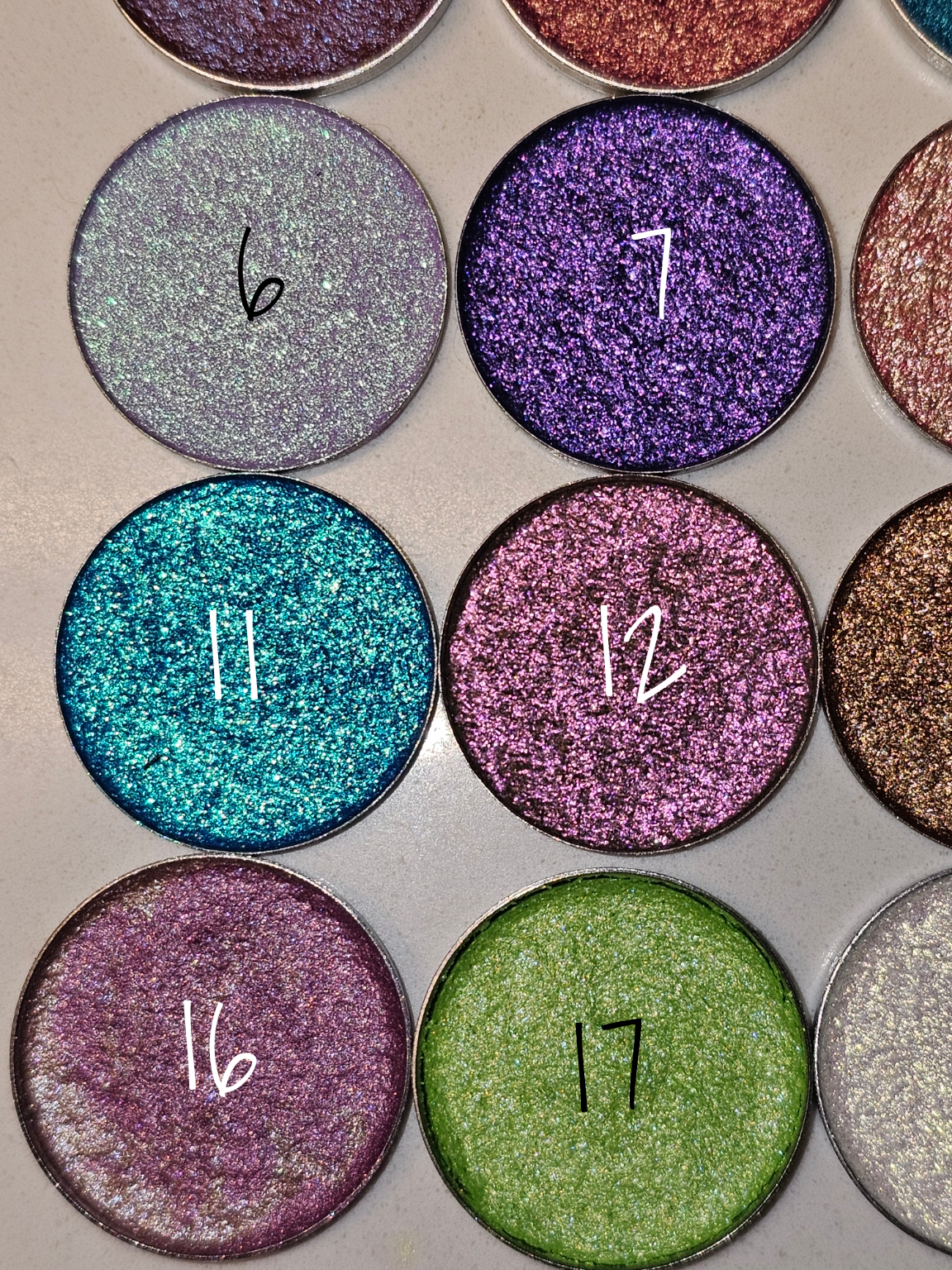 Pressed eyeshadow singles