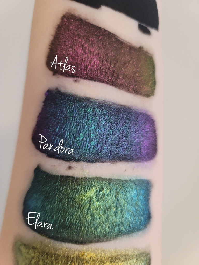 Multichrome eyeshadow singles
