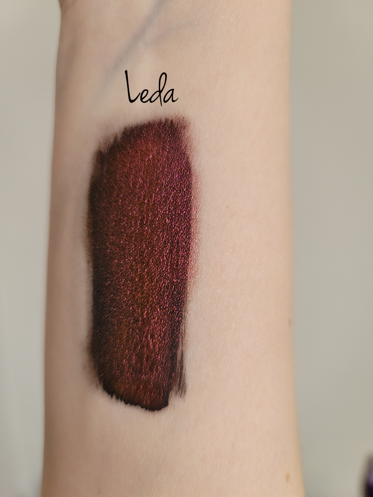 Multichrome eyeshadow singles