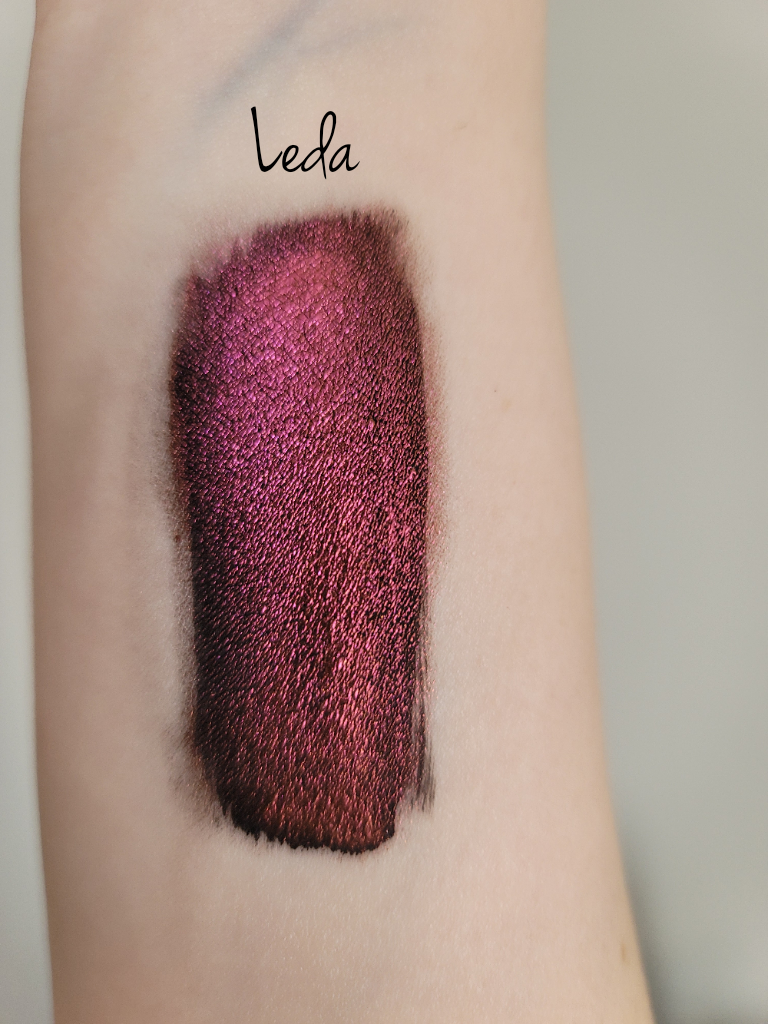 Multichrome eyeshadow singles