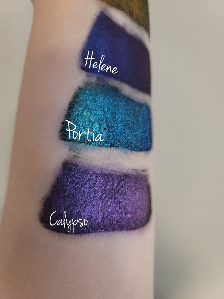 Multichrome eyeshadow singles